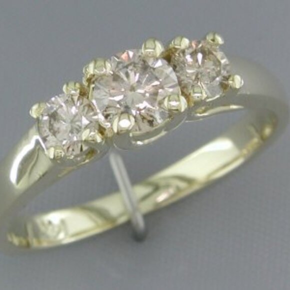 Stunning 14Kt Yellow Gold 3-Stone Three-Quarter-Carat Diamond Ring - Picture 1 of 7